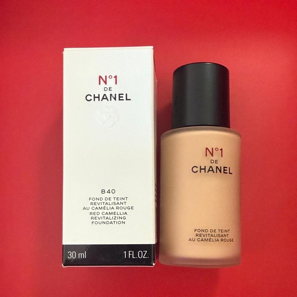 CHANEL N°1 Red Camellia Revitalizing Foundation B40 Luminous Hydrating 30ml